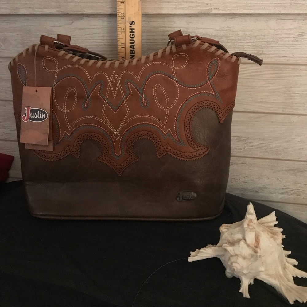 Large NEW two-tone WESTERN zipper tote. Dimensions are 15” x 10”